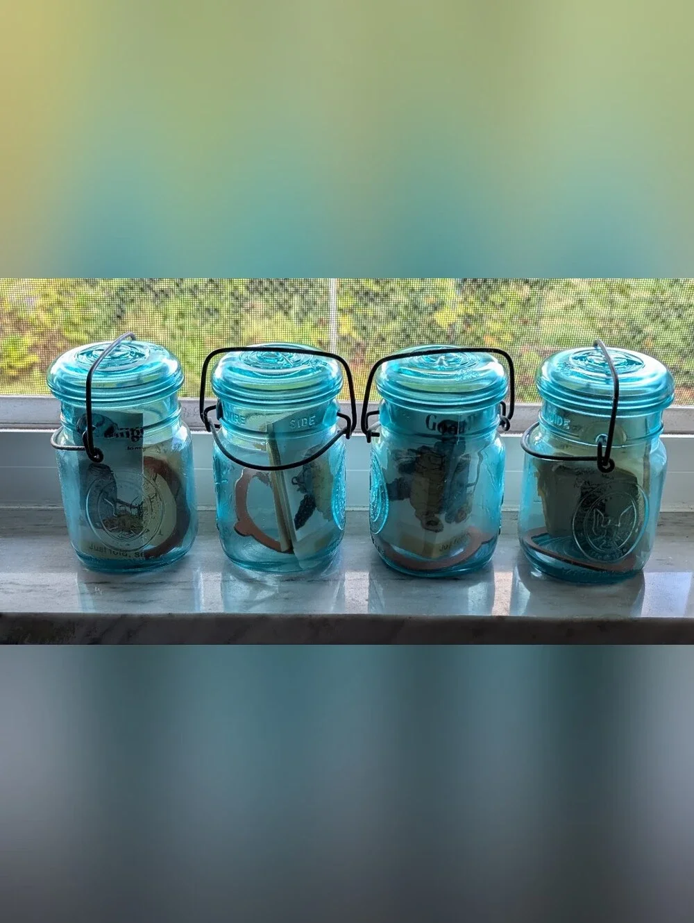 Set Of 4 Blue Ball Ideal Glass Mason Jars with Wire Bail Lids Farmhouse Decor
